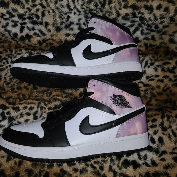 Jordan Sneakers - Picture 5 of 17